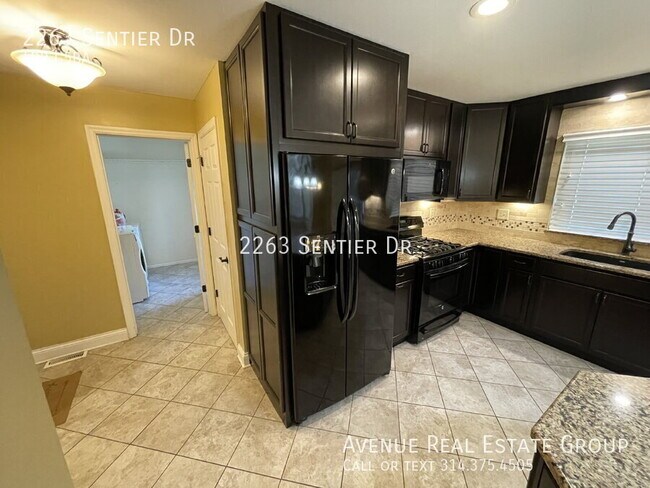 Building Photo - 2263 Sentier Dr