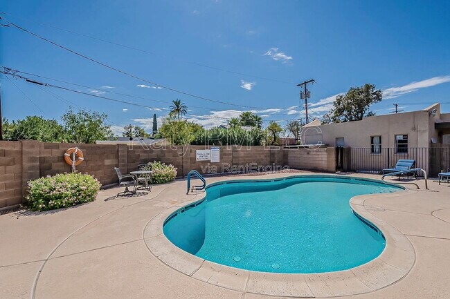 Building Photo - 231 N Robson