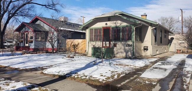 Building Photo - 2 bed 2 bath house