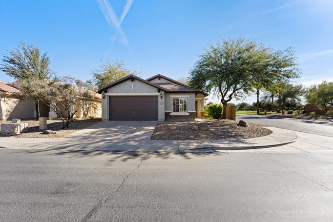 Building Photo - Stunning 2 bed 2 bath within walking distance to community center!