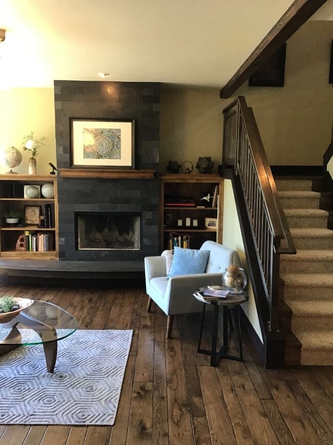 Building Photo - Gorgeous 4 Bedroom Home on Awbrey Butte!
