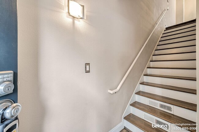 Building Photo - 167 Shipley St