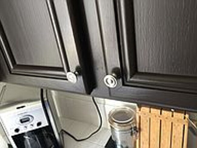 Building Photo - Beautiful 3 bd/2.5 bath Newbury Park Home