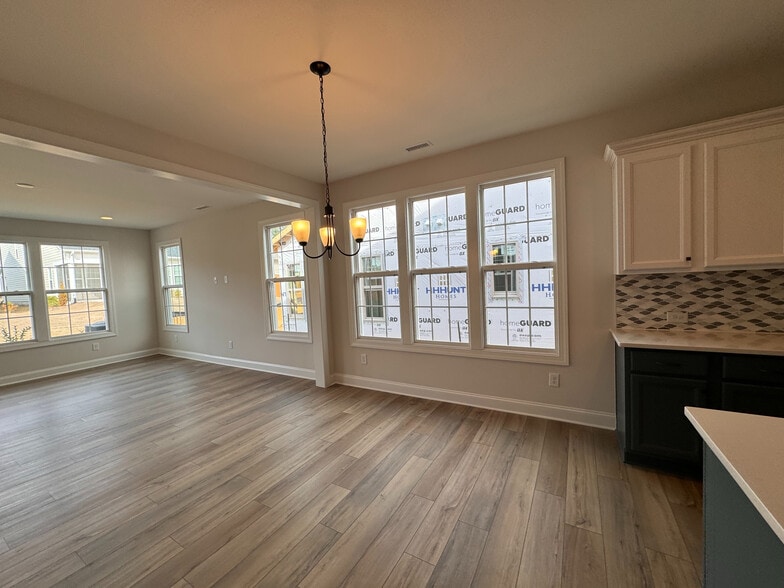 Building Photo - Room in House on Greatland Rd