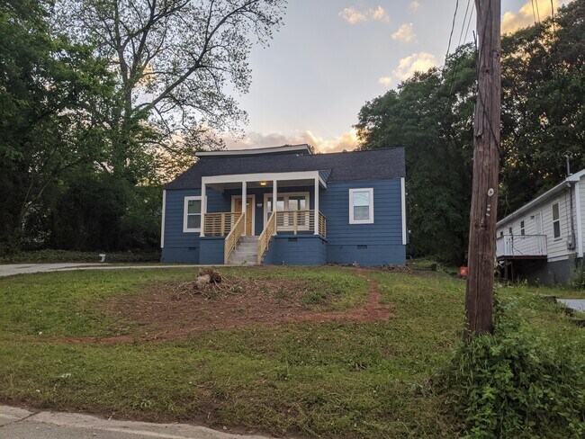 Building Photo - 2861 Forrest Hills Dr SW