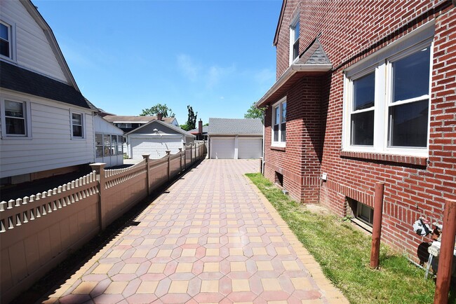 Building Photo - 18 Brokaw Ave