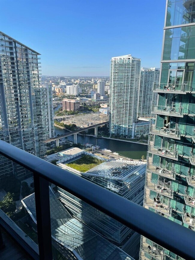 Building Photo - 805 S Miami Ave