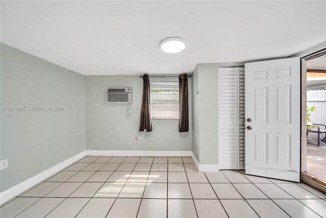 Building Photo - 875 E 29th St