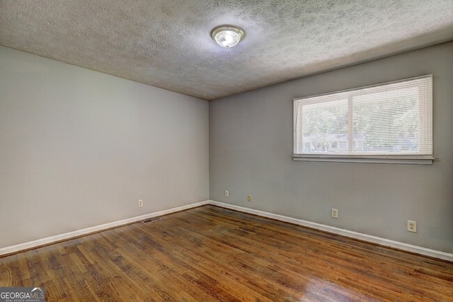 Building Photo - 215 Hubbard St