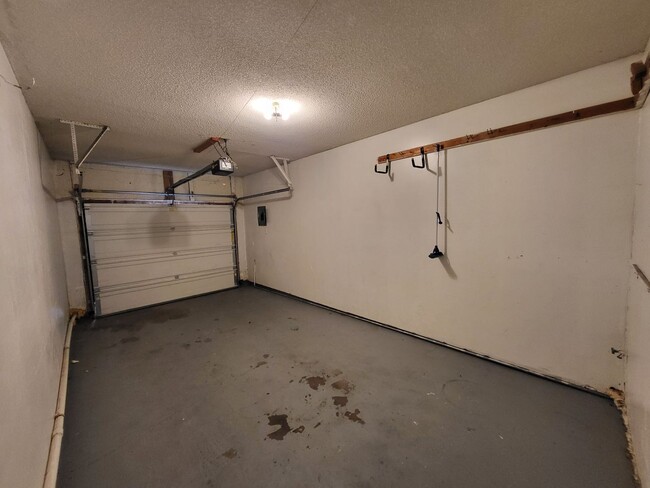 Building Photo - 1248 E 17th Ct