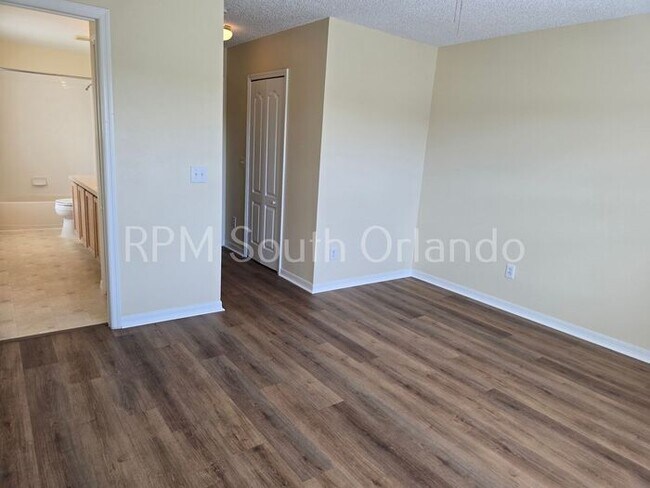 Building Photo - Stone Creek