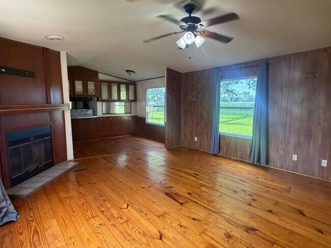Building Photo - FOR RENT IN BREAUX BRIDGE!