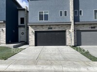 Building Photo - 2433 5th St