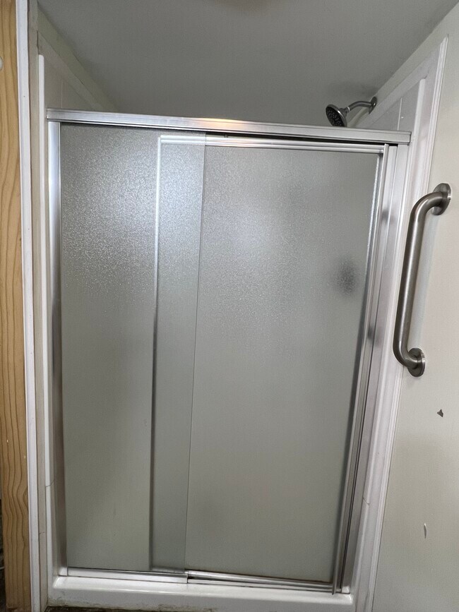 shower-basement - 1314 Lincoln Way