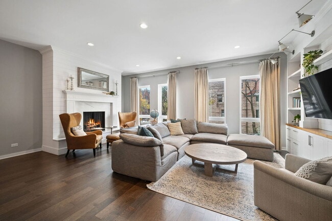 Building Photo - 232 E 18th St