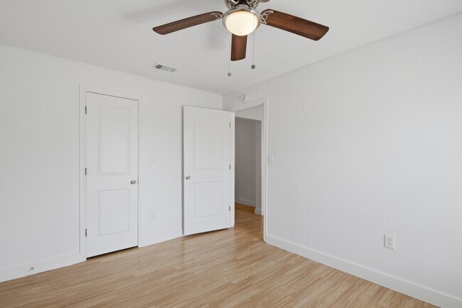 Building Photo - 406 Grayson St