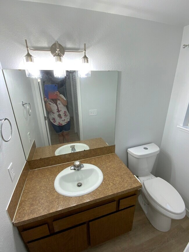 Building Photo - West Olympia 3bdr 1.5bath Townhome w/ garage & parking & addtional office