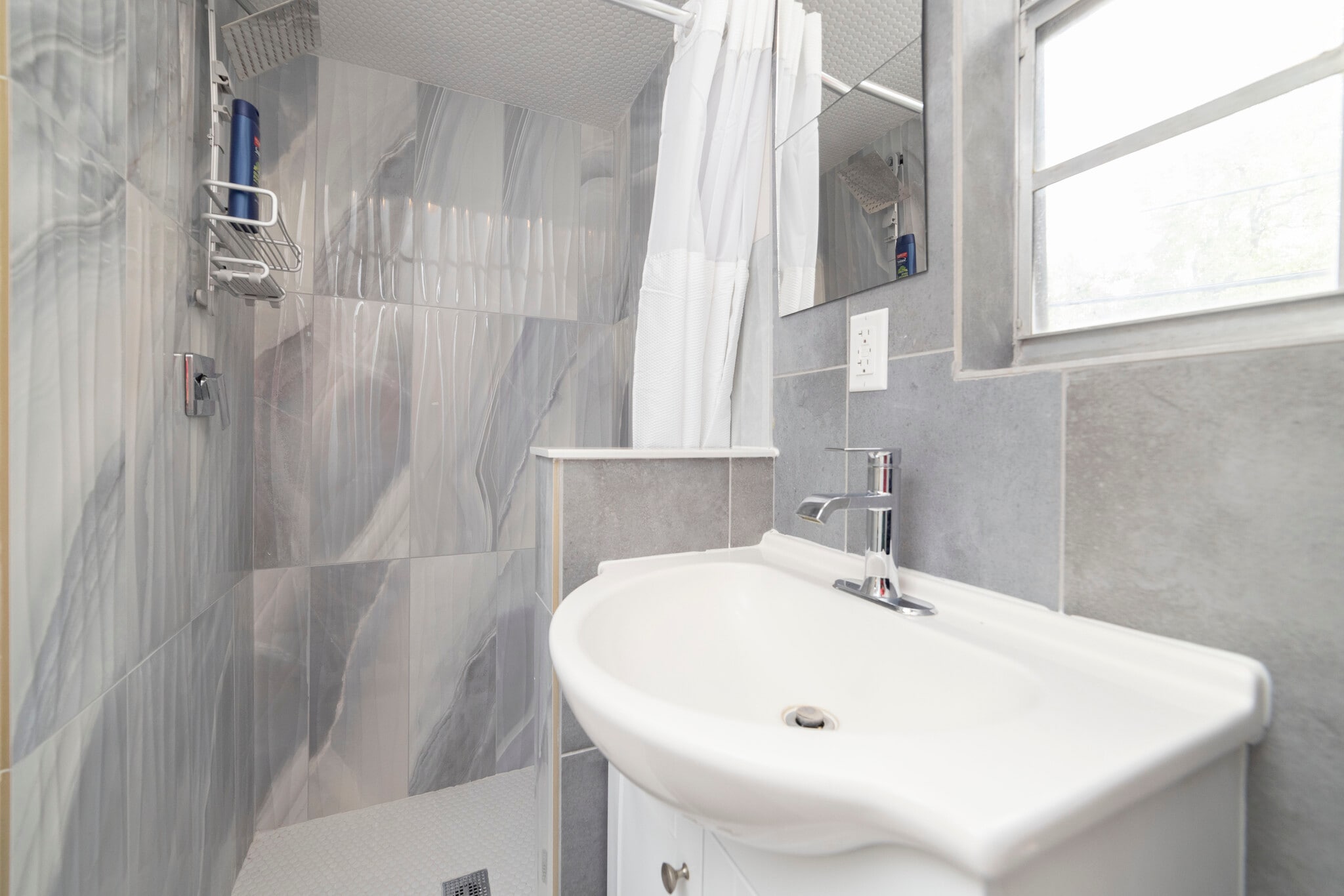 Building Photo - 102 Lovera Blvd