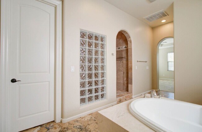 Building Photo - 9427 E Trailside View