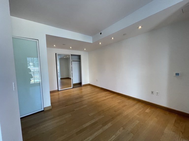 Building Photo - 438 W 37th St