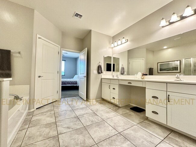 Building Photo - 7305 S Via Cabana