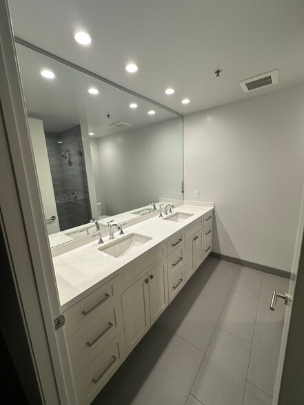 Bathroom #1 - 2131 Century Park Ln