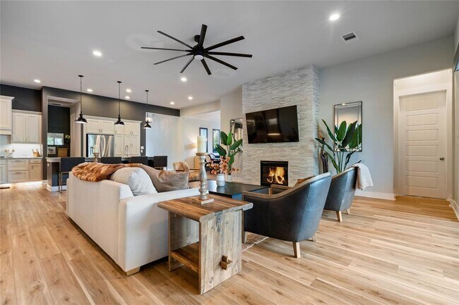 Building Photo - 2500 Yuma Trl