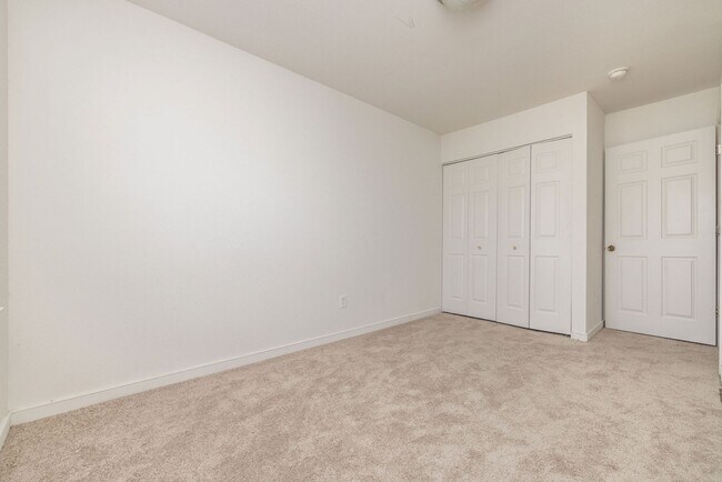 Building Photo - Two-bedroom Unit in Richmond Condo