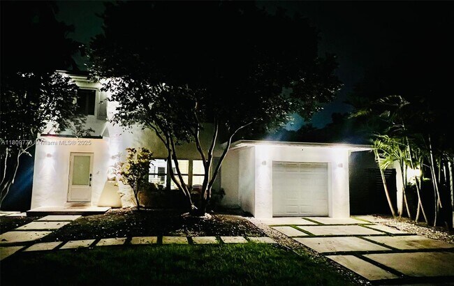 Building Photo - 417 Aledo Ave