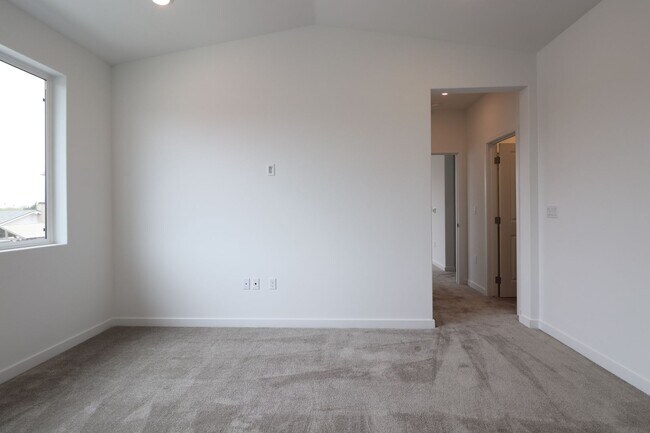 Building Photo - 1713 River Vis