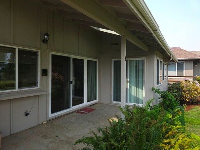 Building Photo - 2Bd/2Ba Single Story Home - Available to View!
