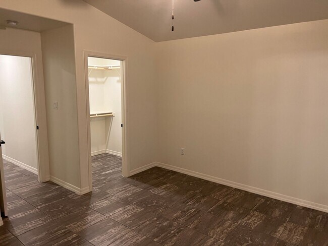 Building Photo - 3 Bedroom 2 Bath Home with fencing in San Luis AZ.