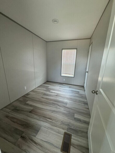 Building Photo - 90 Peach St