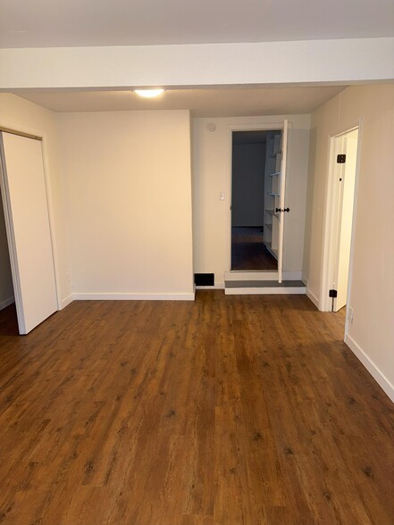 Building Photo - 360 N 11th St