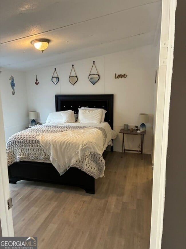 Building Photo - 215 Lynn Dr