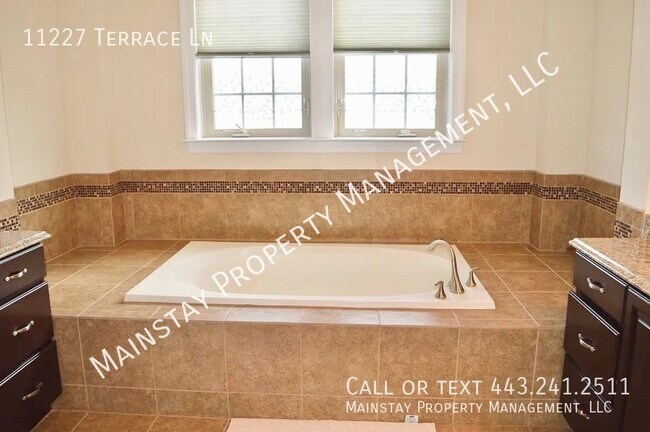 Building Photo - 11227 Terrace Ln