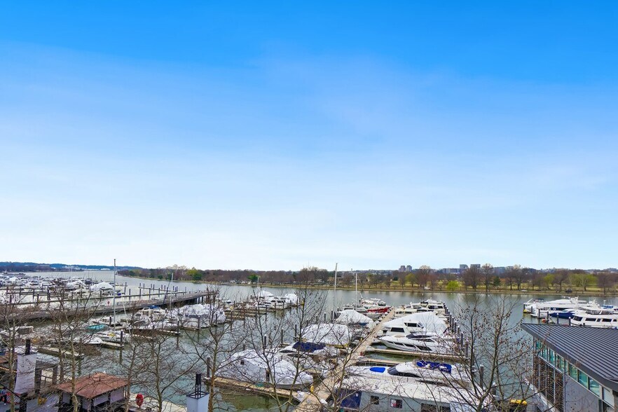 Building Photo - 45 Sutton Square SW