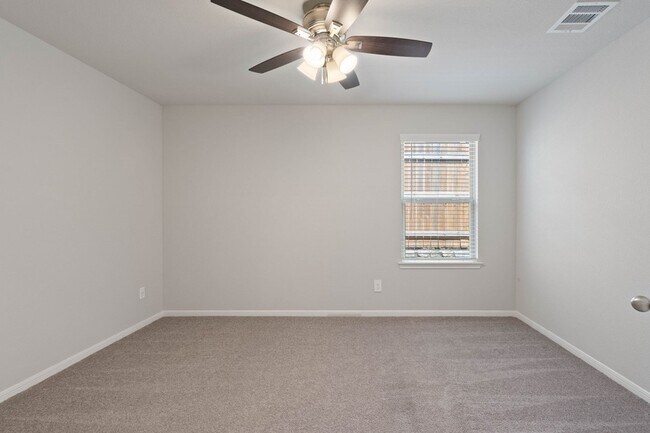 Building Photo - 914 Golden Willow Ln