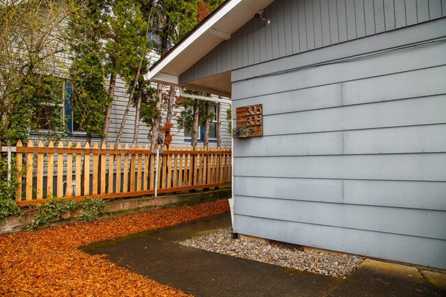 Building Photo - 306 NE 75th Ave