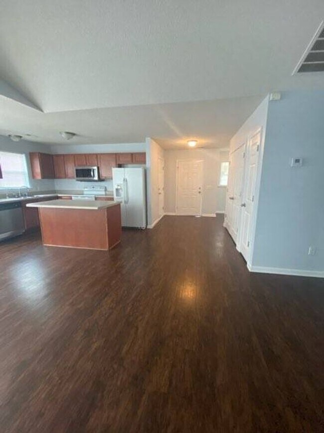 Building Photo - 3 BR 2 BA Maysville