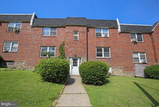 Building Photo - 5990 Henry Ave