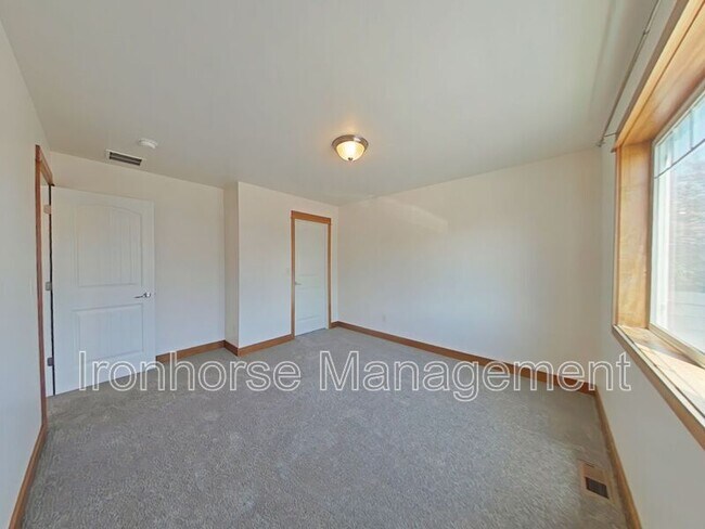 Building Photo - 5471 Glenellen Dr