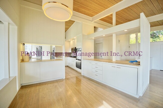 Building Photo - "Spacious 4-Bedroom Oasis with 3 Full Bath...
