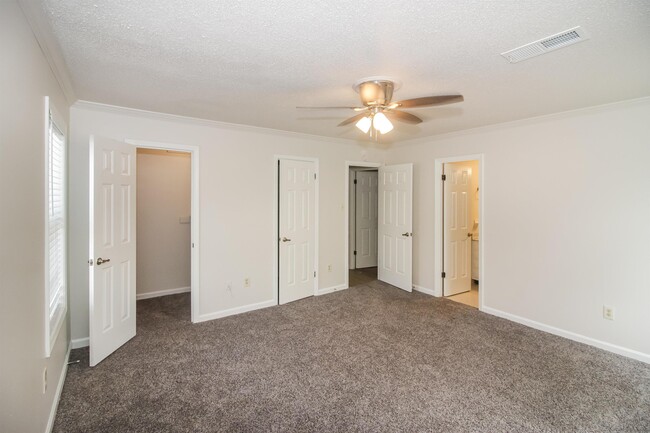 Building Photo - 7095 Water Oak Cove