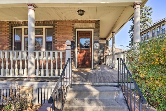 Building Photo - Charming Upper Level Duplex