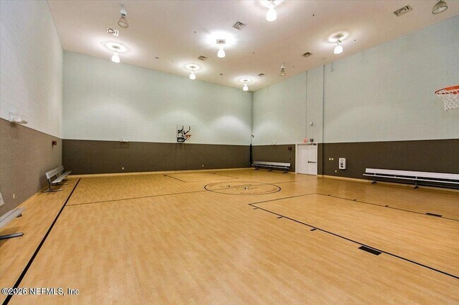 Building Photo - 8201 Green Parrot Rd