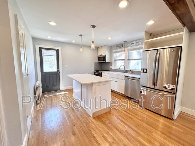 Building Photo - 27 3rd Ave
