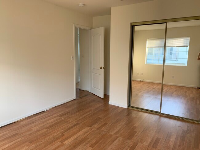 Building Photo - 4932 S Slauson Ave