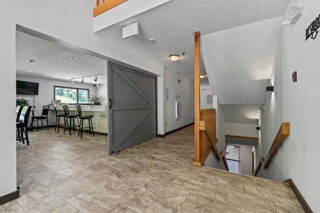 Building Photo - 131 Lake St