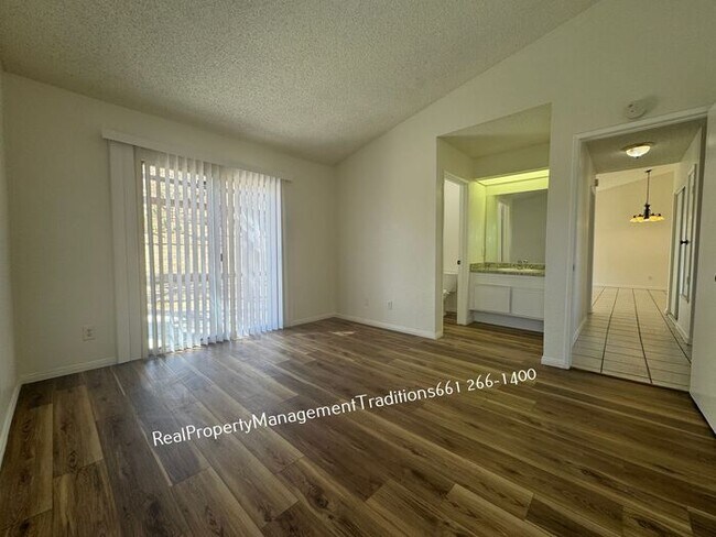 Building Photo - Charming 3 bed, 2 bath